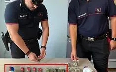 Mineo, arrestati padre e figlio: avevano oltre cinquecento dosi di hashish e microtelefoni in auto