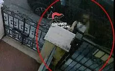 Truffa a un'80enne: gioielli per aiutare la nipote, scatta l'arresto per una coppa di siracusani | VIDEO