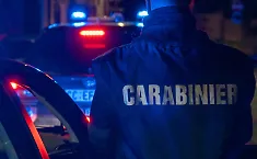 Spari nella notte in piazza Alcal&agrave;: ferito un 22enne