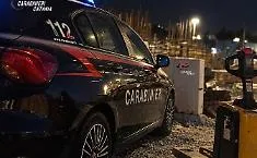 Ruba duemila euro di attrezzature da una ditta di Piano Tavola e si nasconde in campagna: preso