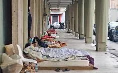 Sono maschi, giovani ed extracomunitari: ecco il profilo dei (tanti) senza fissa dimora a Catania