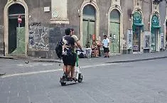 Monopattini, in pochi mesi 837 multe per gli "indisciplinati" senza casco a Catania