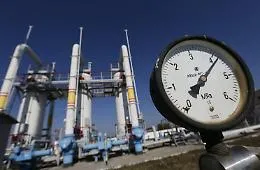 Dopo i carburanti, anche luce e gas: Eni annuncia un tetto alle bollette