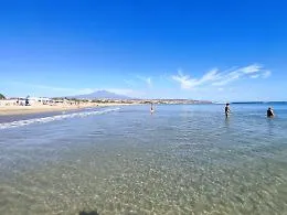 Spiagge e permessi, l'assessora Savarino: &laquo;Presto avremo un piano regionale&raquo;. L'ambientalista: &laquo;Servono pi&ugrave; tutele&raquo;