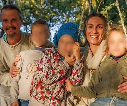La famiglia nel bosco, un ritardo dopo l'altro per il ritorno alla normalit&agrave;: l'accusa del difensore