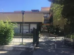Solo due ore al giorno per prenotare visite e pagare il ticket: caos al poliambulatorio ex Inam di Giarre