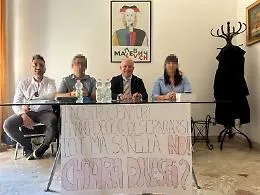 "Separata" dalla sorellina: &laquo;I nostri genitori hanno deciso di dividersi non noi&raquo;. Il padre pronto ad andare in Procura 