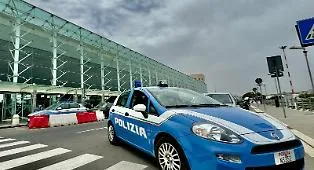 Taxi abusivo all'aeroporto Vincenzo Bellini: denunciato un 31enne di Catania
