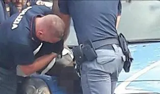 Catania, muore negli uffici della polizia dopo la fuga in scooter: disposta l&rsquo;autopsia