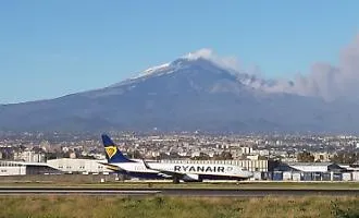 Voli sospesi per la cenere: le storie di chi non pu&ograve; tornare a Catania e chi si &egrave; dovuto arrangiare