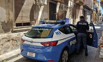 San Cristoforo: poliziotti presi a sprangate e colpi di casco durante un controllo antidroga, tre persone arrestate