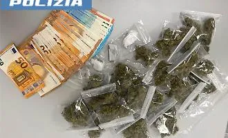 I 'Falchi' Mobile bloccano un 18enne a Picanello: 225 grammi di droga e 2.075 euro sequestrati