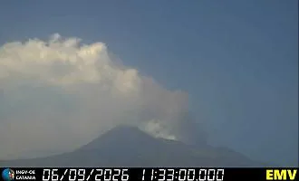 Etna, l'avviso per l'aviazione diventa di colore rosso: emissione di cenere che si disperde verso sud-ovest