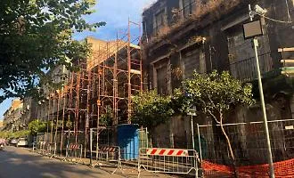 Catania: nel cuore di San Berillo cantieri mai finiti e rischi per i pedoni