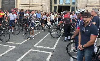 Un paese intero si &egrave; fermato oggi per l'ultimo saluto a Salvatore Cavallaro