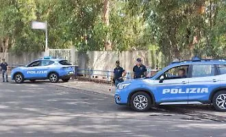 Ruba gasolio e bagagli da un bus turistico alla Playa: poliziotto ferito durante l'arresto