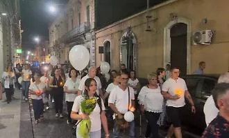 Poche fiaccole per ricordare Noemi, l'amarezza della madre: &laquo;La citt&agrave; assente, mi vergogno di essere ripostese&raquo;