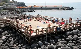 L'estate prolungata di Catania, spiagge libere attrezzate anche ad ottobre