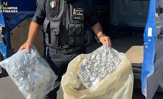 Maxi sequestro di stupefacenti, tre catanesi arrestati in flagranza: i 210 chili di droga valevano 4,5 milioni di euro