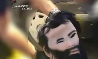 Le armi in auto e le maschere in stile Diabolik: i retroscena del blitz a Nesima