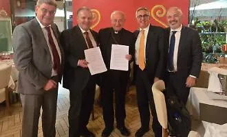 &laquo;Pi&ugrave; dignit&agrave; agli anziani&raquo;: monsignor Paglia porta in Sicilia la sua Fondazione Et&agrave; Grande. E si punta alla tecnologia
