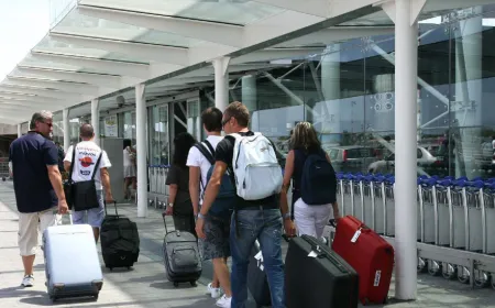 Etna, giornata di passione all'aeroporto di Catania: gi&agrave; 34 voli cancellati e 38 dirottati