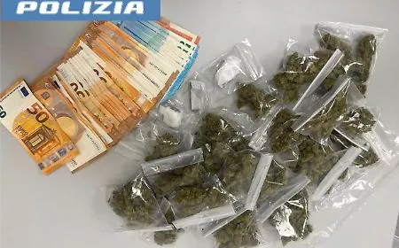 I 'Falchi' Mobile bloccano un 18enne a Picanello: 225 grammi di droga e 2.075 euro sequestrati