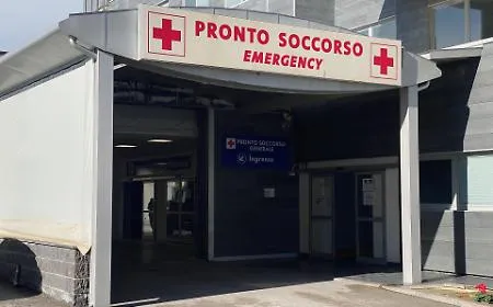 Notte di violenza al pronto soccorso del San Marco: botte da orbi ad infermiere, a due vigilanti e al parente di un paziente