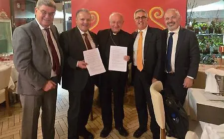 &laquo;Pi&ugrave; dignit&agrave; agli anziani&raquo;: monsignor Paglia porta in Sicilia la sua Fondazione Et&agrave; Grande. E si punta alla tecnologia