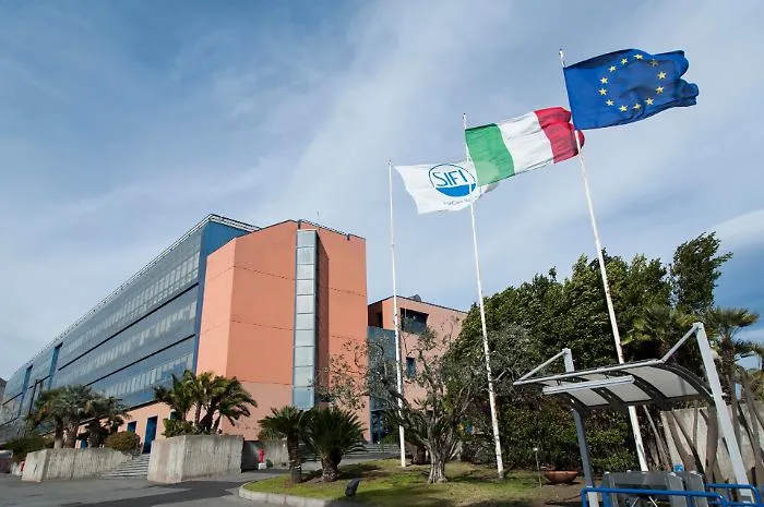 Sifi, 52 licenziamenti scuotono il mondo del lavoro: sit-in dei sindacati e il sindaco di Aci Sant'Antonio chiama le istituzioni