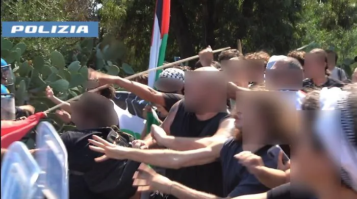 &laquo;Dovete morire, toglietevi o vi ammazziamo&raquo;, quattro antagonisti Pro Pal di Catania nei guai per l'aggressione ai poliziotti