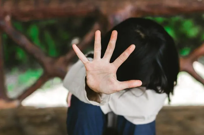 Bimbo picchiato selvaggiamente con un cucchiaio di legno:  il padre (padrone) &egrave; negli uffici della squadra mobile 
