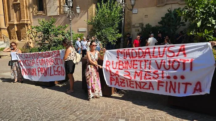 Maddalusa senza acqua da tre mesi: manifestazione al Comune di Agrigento e pressing su AICA
