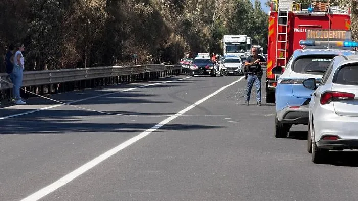 Tir tampona un&rsquo;auto sulla Statale 114, quattro feriti