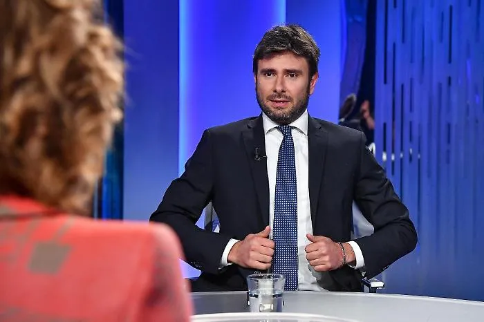 Aggravamento improvviso all'Avana: Di Battista d'urgenza in sala operatoria a Cuba