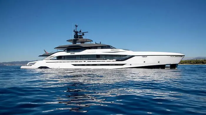 Mega yacht e cena da re: ma il miliardario lascia solo 5 euro di mancia