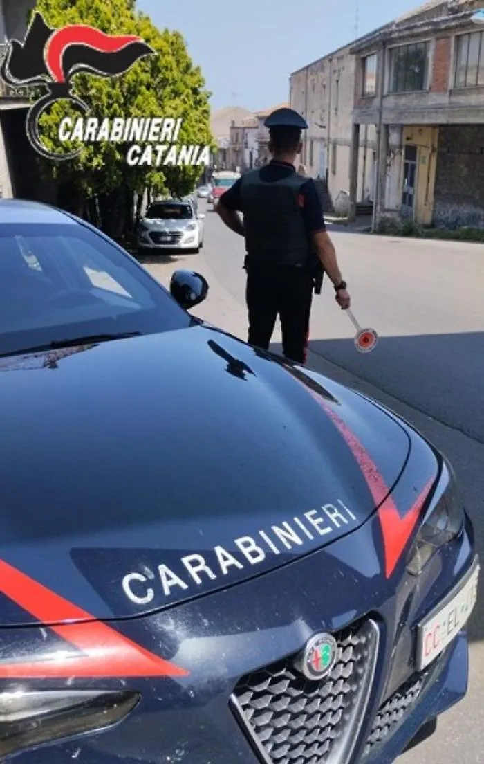 Una 34enne di Catania alla guida di un'auto rubata a Bronte: denunciata