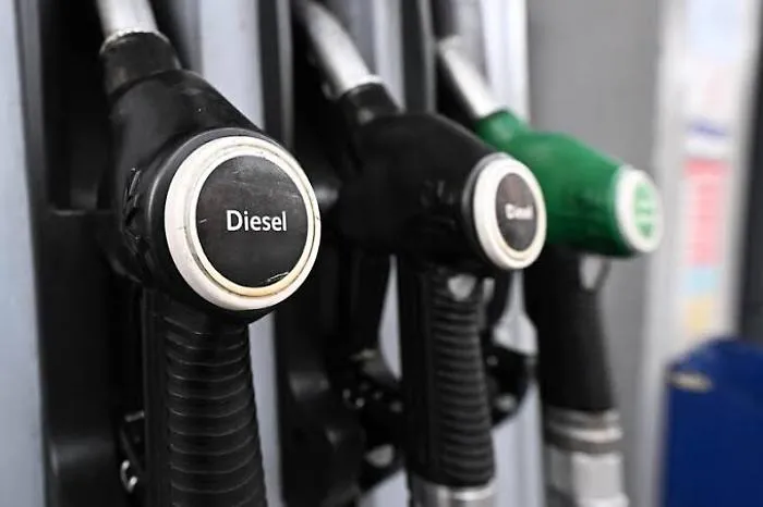 Carburanti, corsa contro il tempo sul nodo accise (che scadono gioved&igrave; 17): tre scenari sul tavolo del Ministero 
