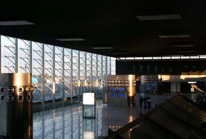 Aeroporto di Catania, voli sospesi fino alle 22: la cenere dell'Etna continua a non dare tregua allo scalo di Fontanarossa
