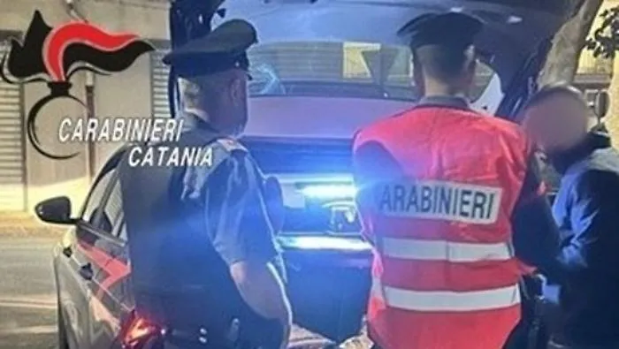 Blitz a San Cristoforo: carabinieri arrestano spacciatore, sequestri e multe per oltre 11.000 euro