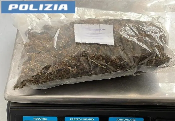 La regia dello spaccio tra le mura domestiche: a Catania una 54enne gestiva la centrale della droga a Picanello