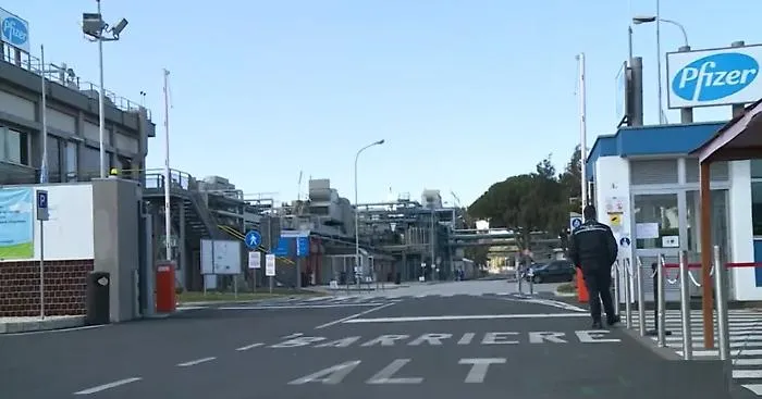 Vertenza Pfizer a Catania, fronte sindacale compatto per salvare 330 posti: sciopero per l'arrivo di Urso e appello a Meloni