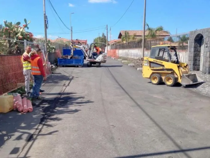 Cantieri aperti nei villaggi di Belpasso: si punta sulla sicurezza per i pedoni, ma resta il nodo delle buche