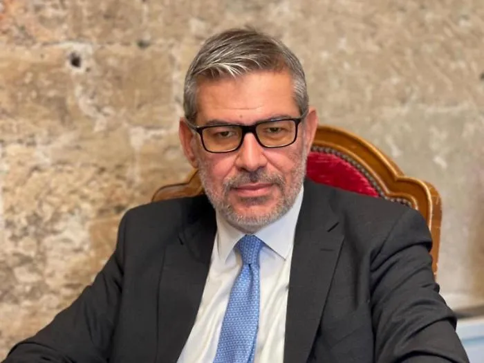 &laquo;Un co.co.co. di tre mesi&raquo; all&rsquo;amica del deputato Giuseppe Lombardo con parenti mafiosi