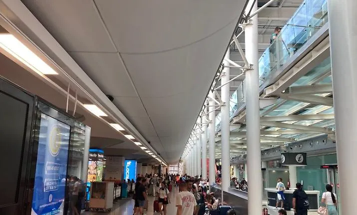 L'Etna torna a farsi sentire: scattano nuove restrizioni sui voli all'aeroporto di Catania