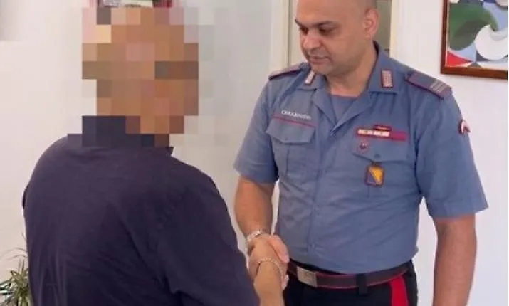 Rapina ed estorsione a un conoscente: 31enne ai domiciliari con il braccialetto elettronico