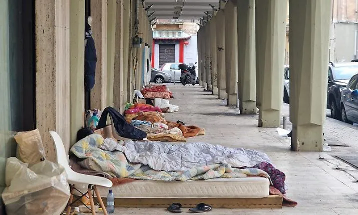 Sono maschi, giovani ed extracomunitari: ecco il profilo dei (tanti) senza fissa dimora a Catania
